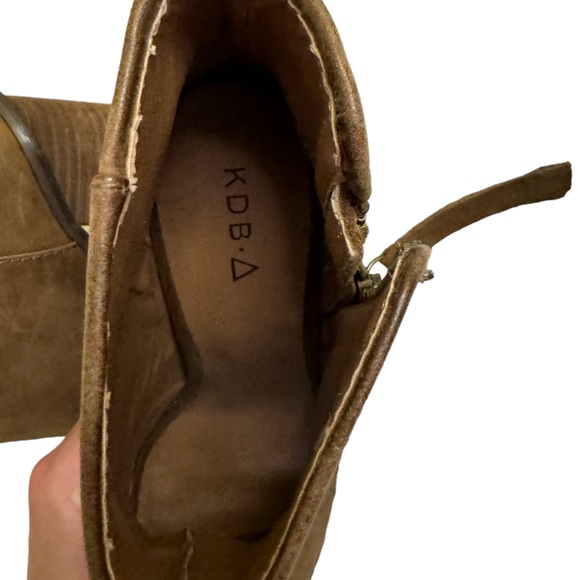 Kelsi Dagger Brooklyn
Womens Side Zip Block Heel Peep Toe Booties Brown Size 7.5 - Picture 6 of 14